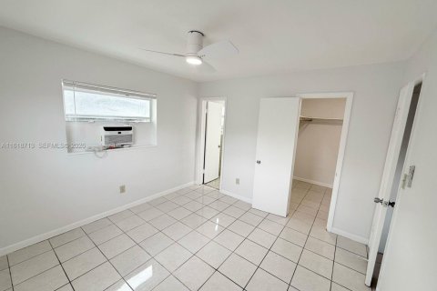 Villa ou maison à louer à Miami, Floride: 1 chambre, 810.39 m2 № 2078399 - photo 10