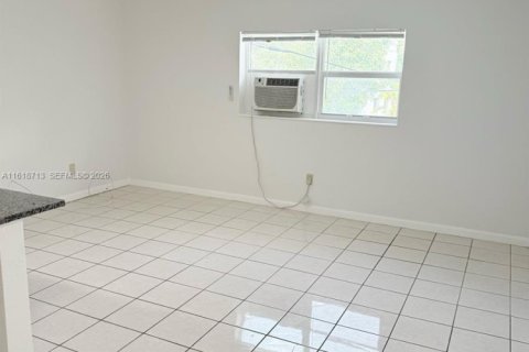 Villa ou maison à louer à Miami, Floride: 1 chambre, 810.39 m2 № 2078399 - photo 12