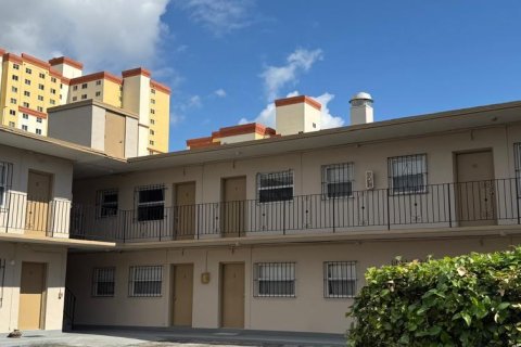 Villa ou maison à Miami, Floride 1 chambre, 810.39 m2 № 2078399