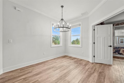 Townhouse in Saint Petersburg, Florida 3 bedrooms, 214.6 sq.m. № 2219070 - photo 18