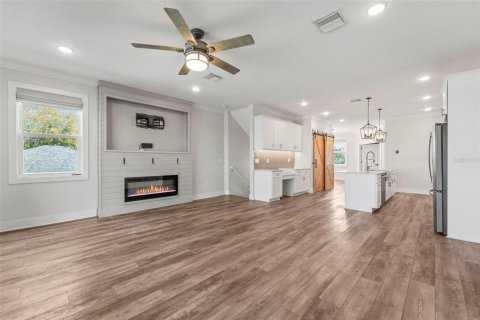Townhouse in Saint Petersburg, Florida 3 bedrooms, 214.6 sq.m. № 2219070 - photo 10
