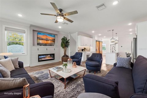 Townhouse in Saint Petersburg, Florida 3 bedrooms, 214.6 sq.m. № 2219070 - photo 5