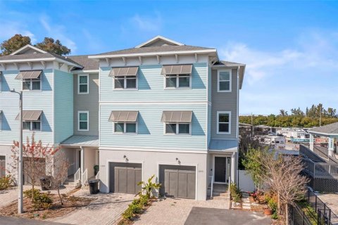 Townhouse in Saint Petersburg, Florida 3 bedrooms, 214.6 sq.m. № 2219070