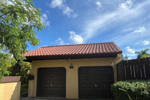 House in Miami, Florida 3 bedrooms, 155.89 sq.m. № 2178570 - photo 13