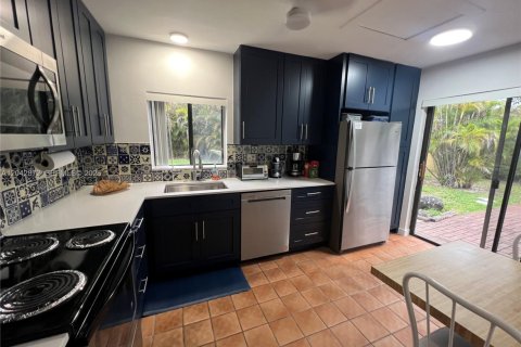 House in Miami, Florida 3 bedrooms, 155.89 sq.m. № 2178570 - photo 11