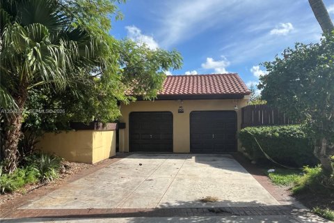 House in Miami, Florida 3 bedrooms, 155.89 sq.m. № 2178570 - photo 14