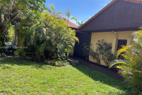 House in Miami, Florida 3 bedrooms, 155.89 sq.m. № 2178570 - photo 3
