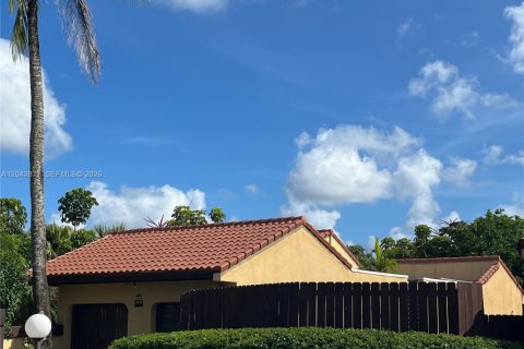 House in Miami, Florida 3 bedrooms, 155.89 sq.m. № 2178570 - photo 15
