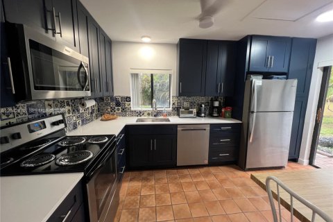 House in Miami, Florida 3 bedrooms, 155.89 sq.m. № 2178570 - photo 10