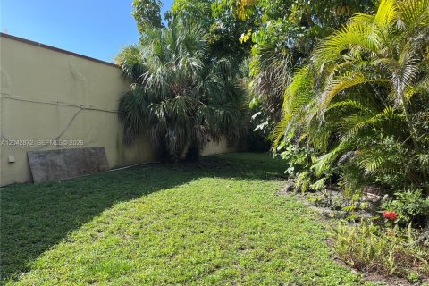 House in Miami, Florida 3 bedrooms, 155.89 sq.m. № 2178570 - photo 6