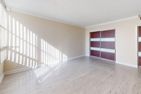 Copropriété à vendre à Hallandale Beach, Floride: 2 chambres, 130.06 m2 № 1966226 - photo 19