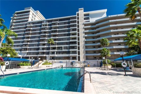 Copropriété à vendre à Hallandale Beach, Floride: 2 chambres, 130.06 m2 № 1966226 - photo 24