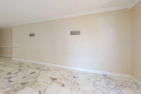 Copropriété à vendre à Hallandale Beach, Floride: 2 chambres, 130.06 m2 № 1966226 - photo 9