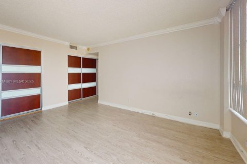 Copropriété à vendre à Hallandale Beach, Floride: 2 chambres, 130.06 m2 № 1966226 - photo 18