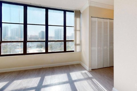 Copropriété à vendre à Hallandale Beach, Floride: 2 chambres, 130.06 m2 № 1966226 - photo 14