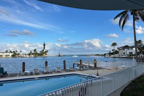 Condominio en Pompano Beach, Florida, 3 habitaciones № 2171669