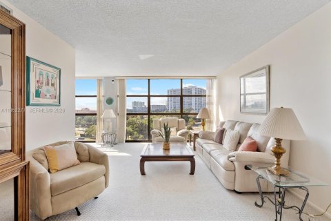 Купить кондоминиум в Халландейл-Бич, Флорида 2 спальни, 99.87м2, № 2006619 - фото 7