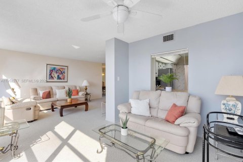 Купить кондоминиум в Халландейл-Бич, Флорида 2 спальни, 99.87м2, № 2006619 - фото 14