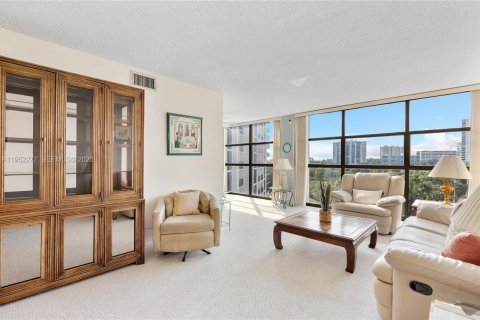 Купить кондоминиум в Халландейл-Бич, Флорида 2 спальни, 99.87м2, № 2006619 - фото 8