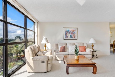 Купить кондоминиум в Халландейл-Бич, Флорида 2 спальни, 99.87м2, № 2006619 - фото 13