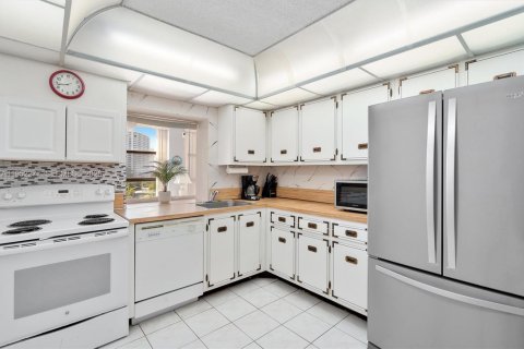 Купить кондоминиум в Халландейл-Бич, Флорида 2 спальни, 99.87м2, № 2006619 - фото 19