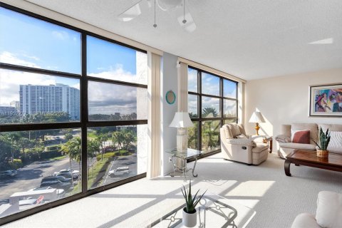 Купить кондоминиум в Халландейл-Бич, Флорида 2 спальни, 99.87м2, № 2006619 - фото 15