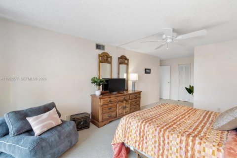 Купить кондоминиум в Халландейл-Бич, Флорида 2 спальни, 99.87м2, № 2006619 - фото 28