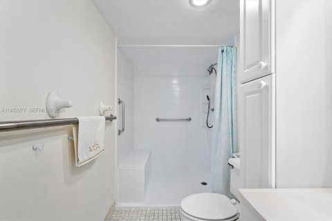 Купить кондоминиум в Халландейл-Бич, Флорида 2 спальни, 99.87м2, № 2006619 - фото 30