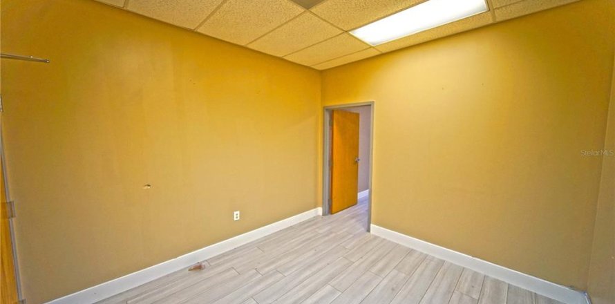 Commercial property in Sanford, Florida 668.9 sq.m. № 1721602