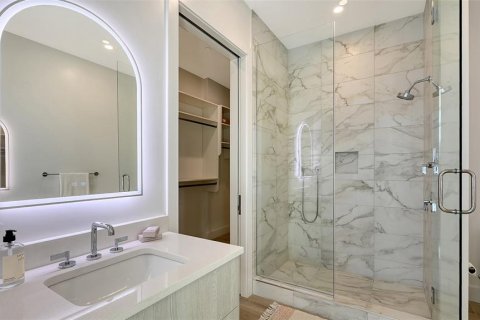 Condo in Sarasota, Florida, 2 bedrooms  № 2143528 - photo 16