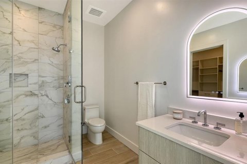 Condo in Sarasota, Florida, 2 bedrooms  № 2143528 - photo 17