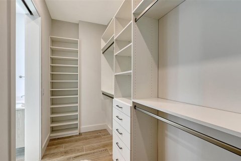 Condo in Sarasota, Florida, 2 bedrooms  № 2143528 - photo 18