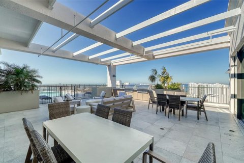 Condo in Sarasota, Florida, 2 bedrooms  № 2143528 - photo 23