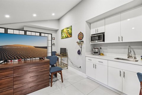 House in Miami, Florida 5 bedrooms, 162.67 sq.m. № 1929601 - photo 30