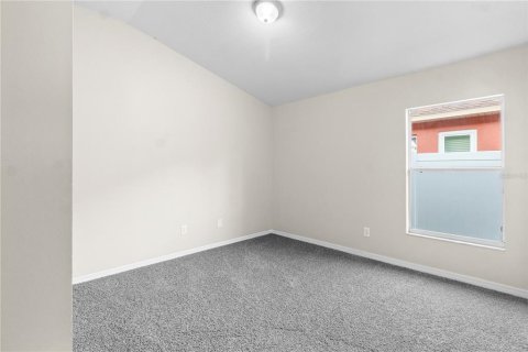 House in Brandon, Florida 4 bedrooms, 196.21 sq.m. № 2197990 - photo 22