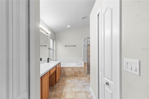 House in Brandon, Florida 4 bedrooms, 196.21 sq.m. № 2197990 - photo 8