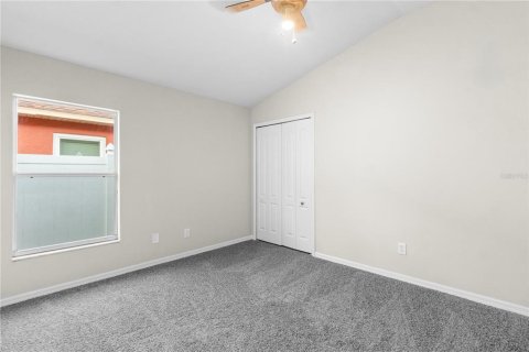 House in Brandon, Florida 4 bedrooms, 196.21 sq.m. № 2197990 - photo 20