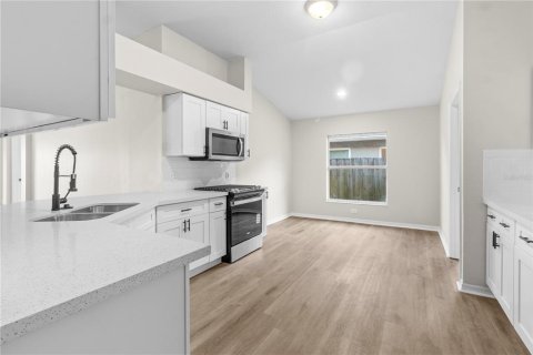 House in Brandon, Florida 4 bedrooms, 196.21 sq.m. № 2197990 - photo 30