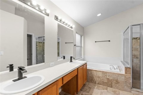 House in Brandon, Florida 4 bedrooms, 196.21 sq.m. № 2197990 - photo 7