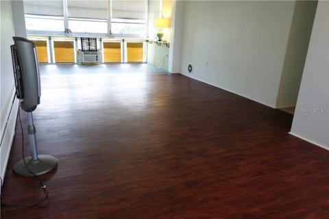 Condo in Clearwater, Florida, 1 bedroom № 2237855 - photo 3
