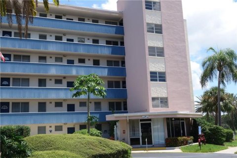Condo in Clearwater, Florida, 1 bedroom № 2237855 - photo 2
