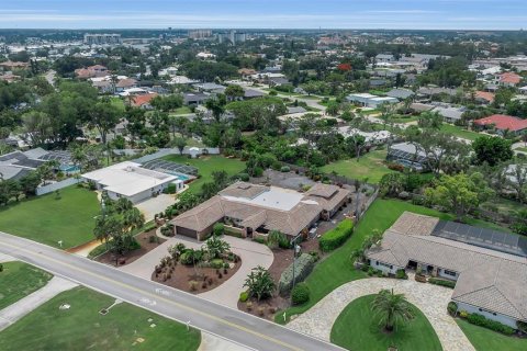 House in Venice, Florida 4 bedrooms, 370.87 sq.m. № 2109946