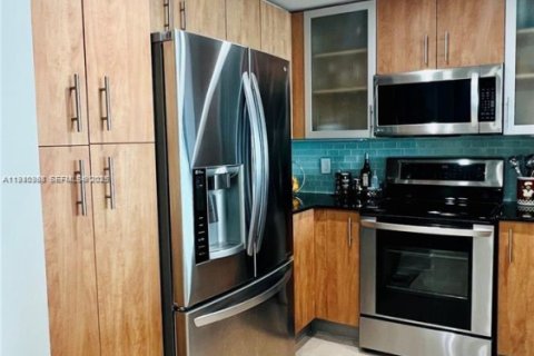 Снять в аренду кондоминиум в Норт-Бей-Виллидж, Флорида 1 спальня, 83.61м2, № 1990522 - фото 5