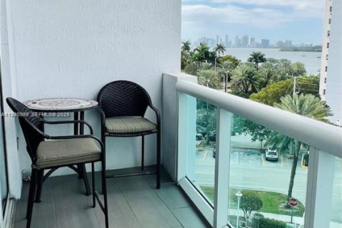 Снять в аренду кондоминиум в Норт-Бей-Виллидж, Флорида 1 спальня, 83.61м2, № 1990522 - фото 18