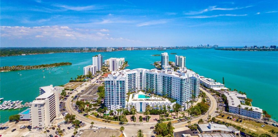 Кондоминиум с 1 спальней в Норт-Бей-Виллидж, Флорида № 1990522