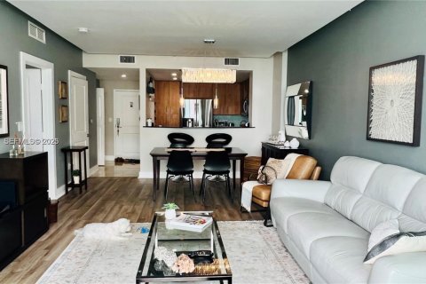 Снять в аренду кондоминиум в Норт-Бей-Виллидж, Флорида 1 спальня, 83.61м2, № 1990522 - фото 3