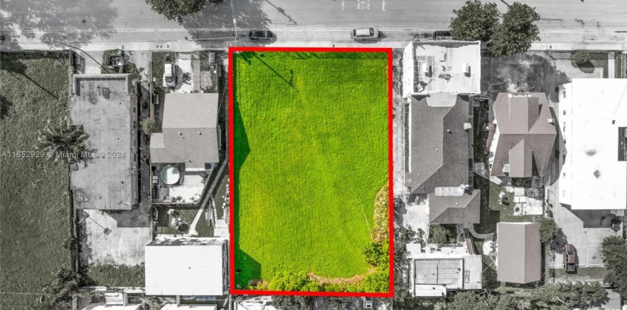 Commercial property in Miami, Florida № 1708572