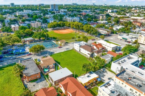 Commercial property in Miami, Florida № 1708572 - photo 10