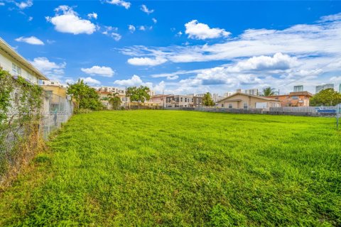 Commercial property in Miami, Florida № 1708572 - photo 13