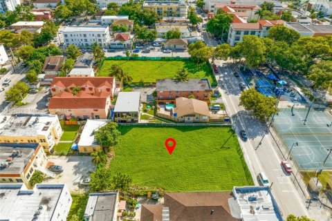 Commercial property in Miami, Florida № 1708572 - photo 4